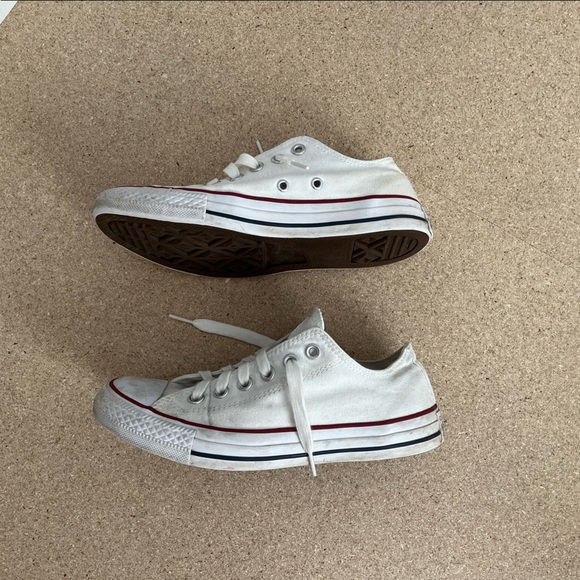 White converse low top womens size 7 - Picture 2 of 4